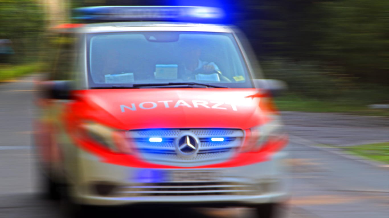Thüringen: Ein Mann ist bei einem Unglück mit einem Sattelzug gestorben.