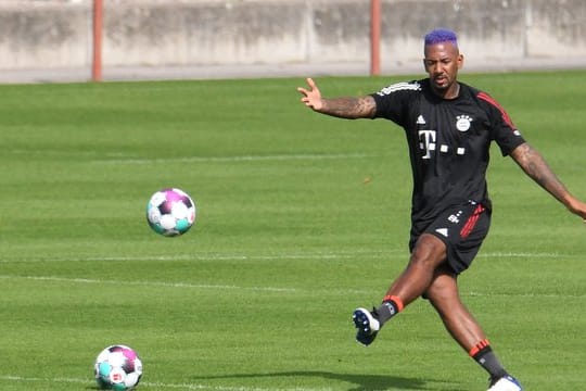 Jérôme Boateng hatte sich die Haare lila gefärbt.