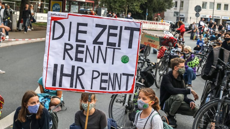 Klimastreik von Fridays for Future in Münster (Archiv): Der Autor Lars Hochmann beleuchtet die Bedeutung von Klimastreiks und sieht in moralischer Verantwortung kein Schönwetterthema.