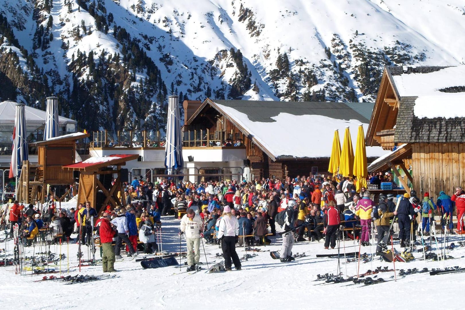 Ischgl: Das Skigebiet in Österreich war Corona-Hotspot. Jetzt sollen Partys verboten bleiben, um Ansteckungen zu vermeiden.