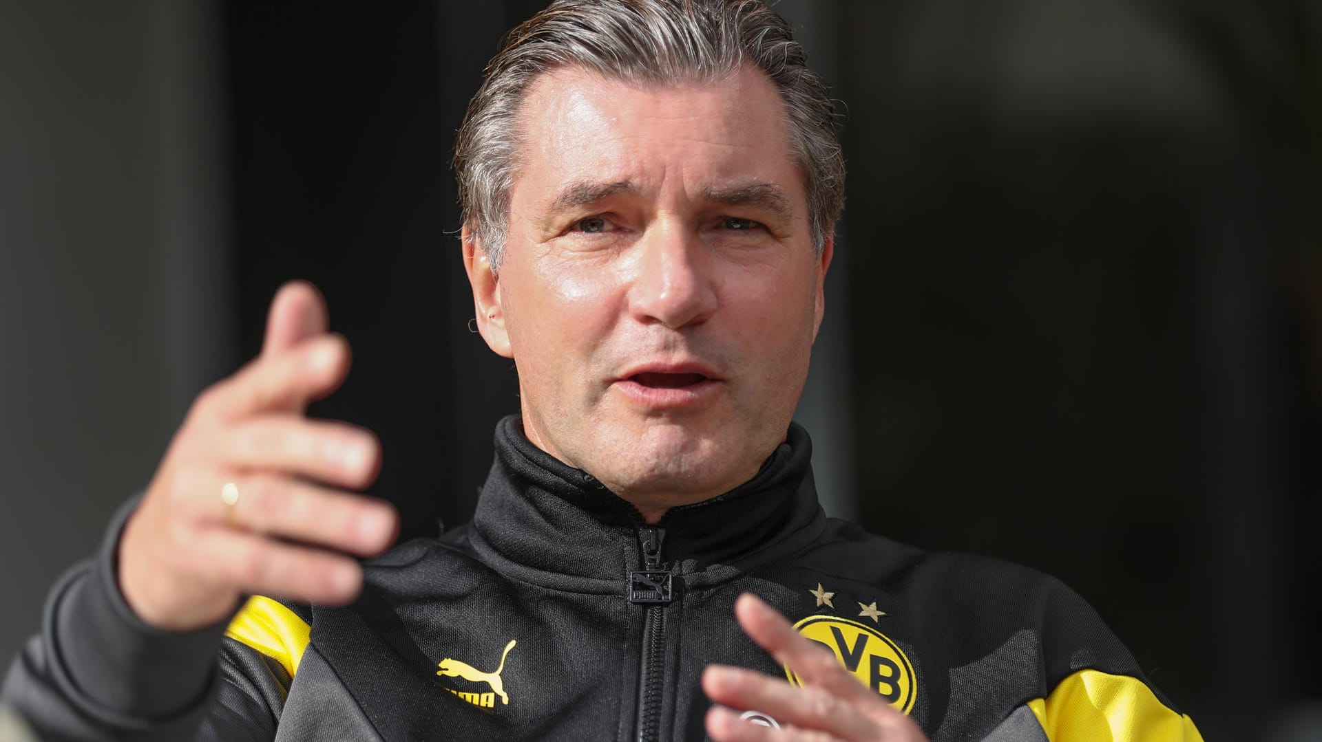BVB-Sportdirektor Michael Zorc: Auf der Pressekonferenz verkündete er einen jungen Neuzugang. BVB-Sportdirektor Michael Zorc: Auf der Pressekonferenz verkündete er einen jungen Neuzugang.