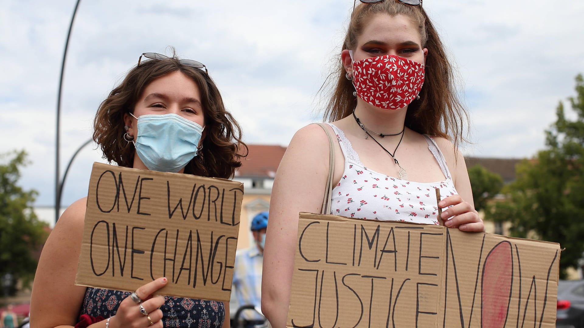 Junge Menschen demonstrieren bei einer "Fridays for Future"-Demo: Am 25. September ist eine Demonstration in Karlsruhe angekündigt.