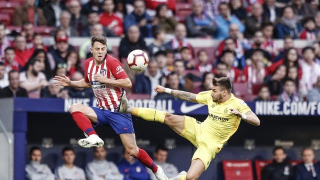 Leverkusen verpflichtet Santiago Arias (l) aus Madrid. Leverkusen verpflichtet Santiago Arias (l) aus Madrid.