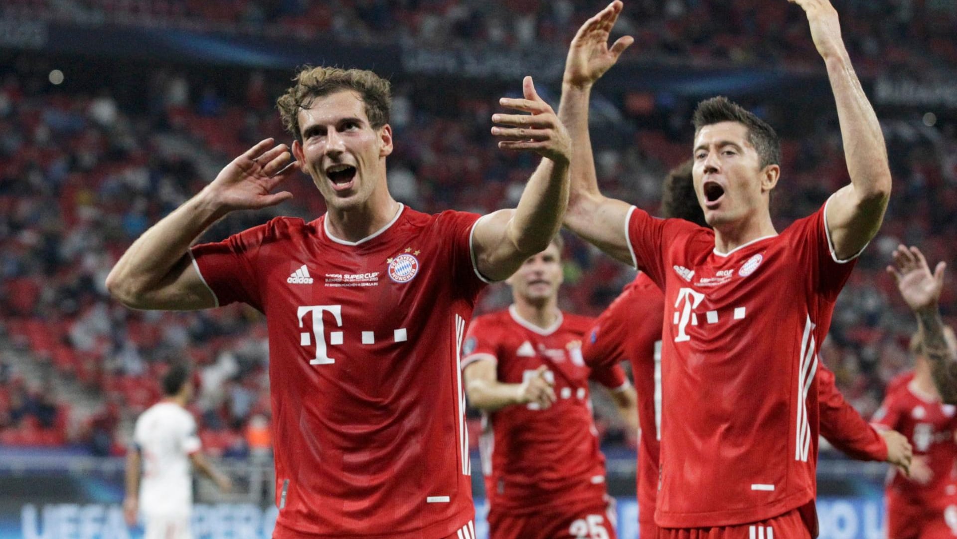 Leon Goretzka (l.) und Robert Lewandowski: Der Nationalspieler erzielte nach Vorlage seines polnischen Kollegen das 1:1 für den FC Bayern.