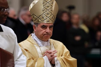 Kardinal Becciu tritt ab: Ein ungewöhnlicher Rückzug im Vatikan.