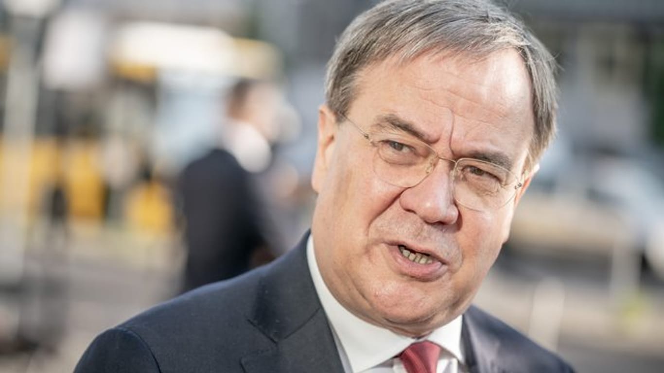 NRW-Ministerpräsident Armin Laschet (CDU) schlägt eine neue Art der Corona-Risikobewertung vor.