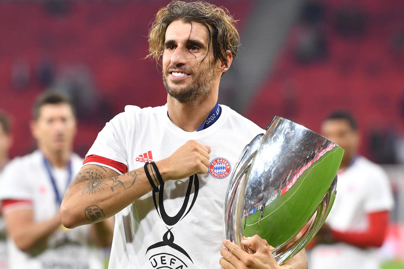 Javi Martinez mit der Supercup-Trophäe: Das Spiel gegen den Sevilla war für den Spanier ein besonderes.