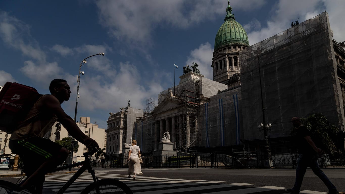 Argentinien: Im Parlament ist einem Abgeordneten ein peinlicher Fehler passiert.