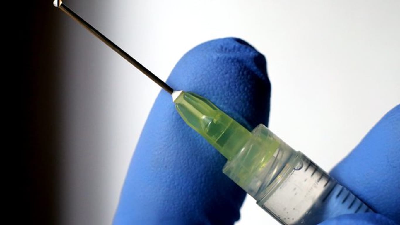 Großbritannien plant absichtliche Corona-Infektionen für Impfstoff-Tests.