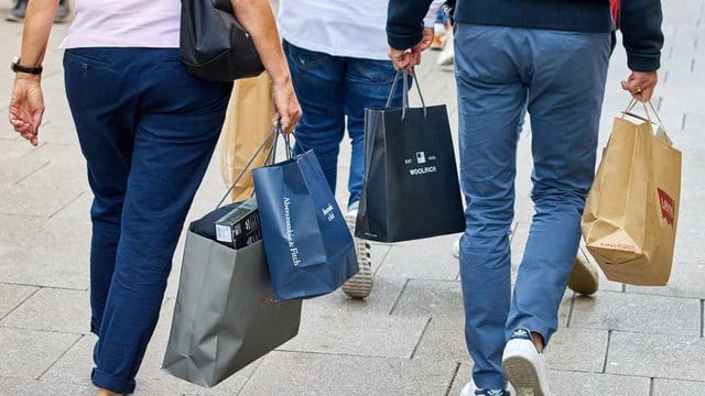 Laut einer Umfrage sind 85 Prozent der Bundesbürger dazu bereit, beim Einkaufen mehr auf Nachhaltigkeit zu achten. Laut einer Umfrage sind 85 Prozent der Bundesbürger dazu bereit, beim Einkaufen mehr auf Nachhaltigkeit zu achten.