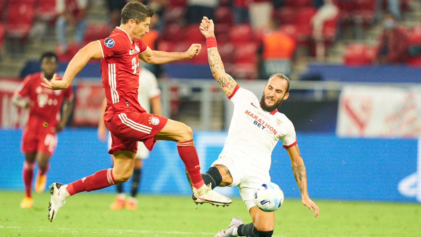 Dagegengehalten: Bayerns Lewandowski hatte es zeitweise schwer mit Sevillas Defensive.