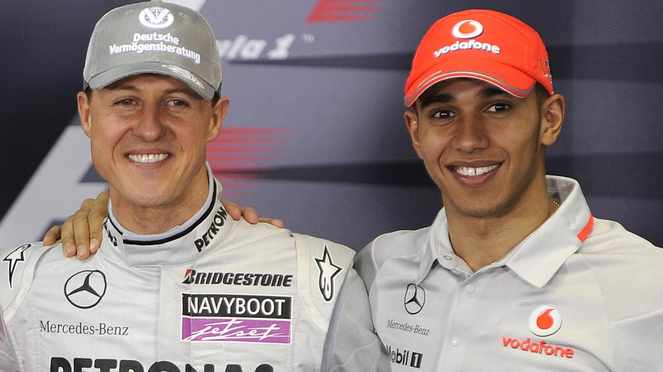 Nur kurzzeitig Weggefährten: Michael Schumacher (l.) und Lewis Hamilton im Jahr 2010.