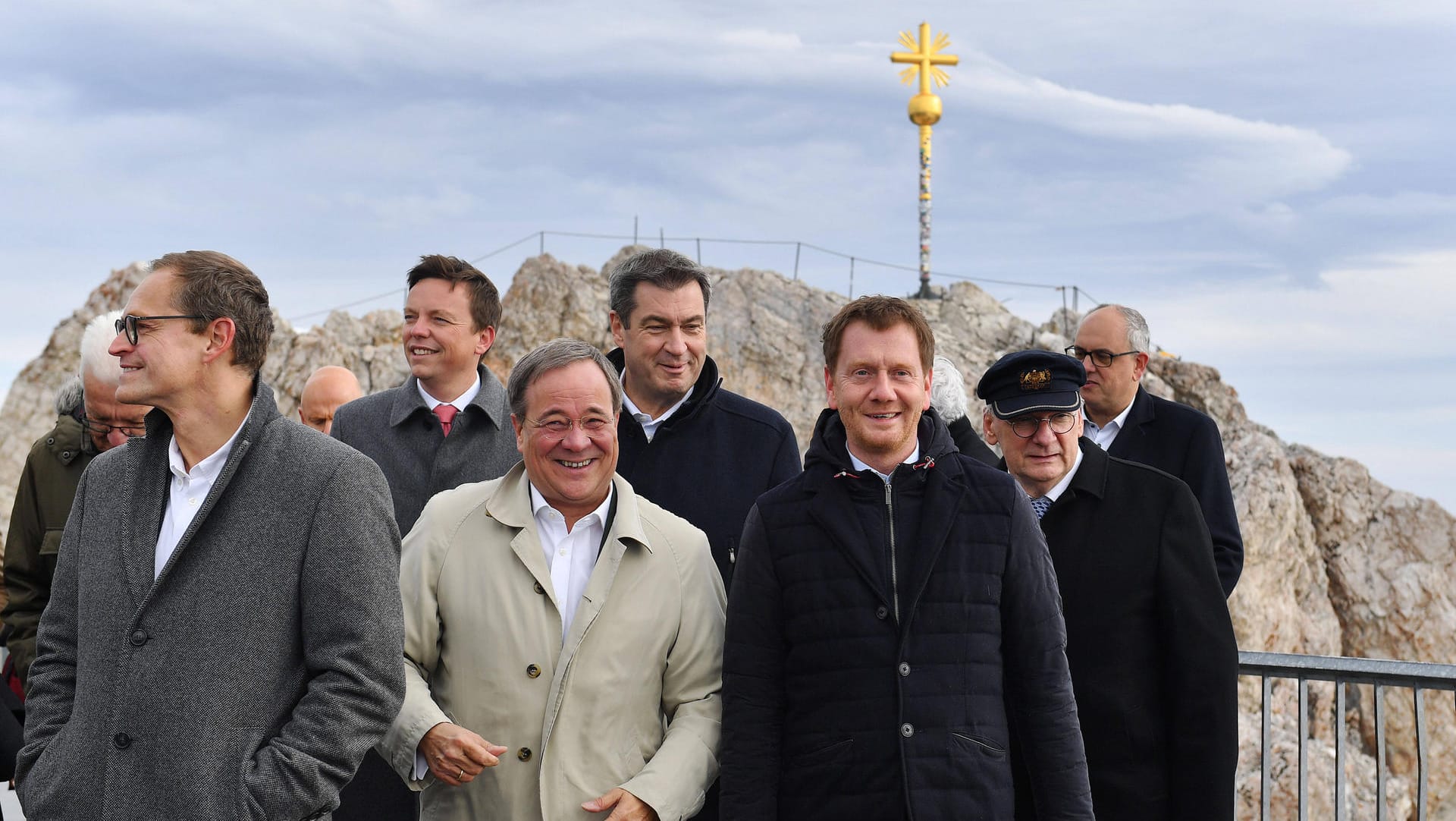 Armin Laschet (l.) und Michael Kretschmer (r.): Gemeinsam besuchen sie das Bergwerk Zinnkammern in Schwarzenberg.