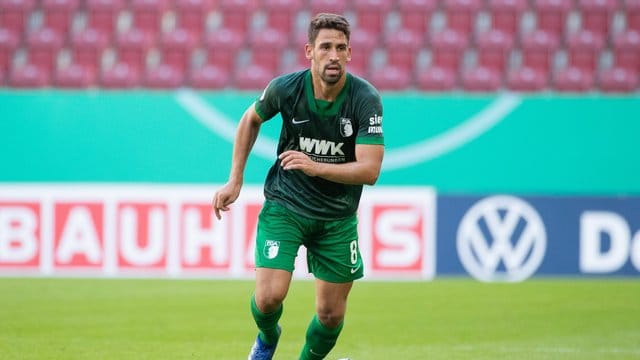 "Ich glaube, wir können ihn im Verbund stoppen", sagt Augsburgs Rani Khedira vor dem Duell mit Erling Haaland und dem BVB. "Ich glaube, wir können ihn im Verbund stoppen", sagt Augsburgs Rani Khedira vor dem Duell mit Erling Haaland und dem BVB.