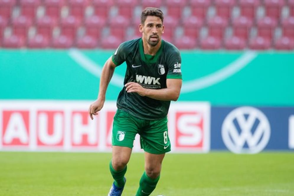 "Ich glaube, wir können ihn im Verbund stoppen", sagt Augsburgs Rani Khedira vor dem Duell mit Erling Haaland und dem BVB.