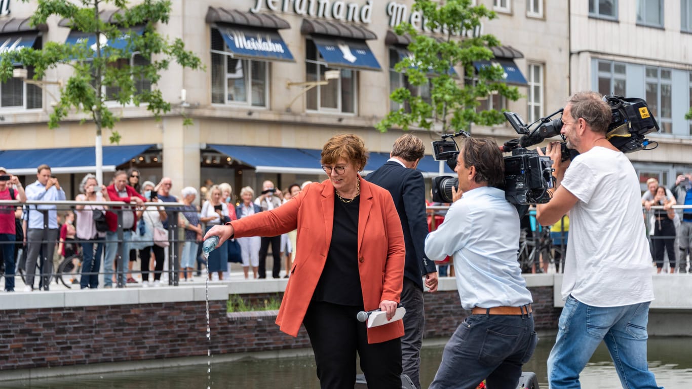 Schleswig-Holsteins Innenministerin Sabine Sütterlin-Waack (Archivbild): Nach drei Jahren Bauzeit wurde der Abschluss des Kleinen Kiel-Kanals im Herzen der Landeshauptstadt gefeiert.