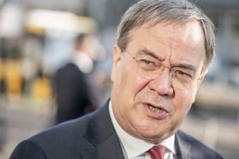 NRW-Ministerpräsident Armin Laschet (CDU) schlägt eine neue Art der Corona-Risikobewertung vor.