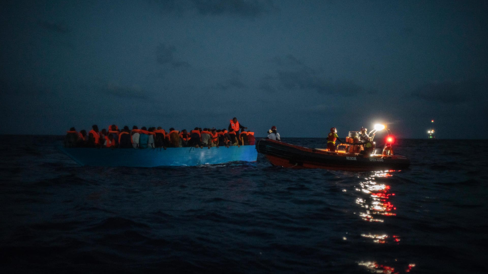 Migranten vor der libyschen Küste: Sie sind von einem Hilfsteam der spanischen NGO Open Arms gerettet worden. (Symbolbild)