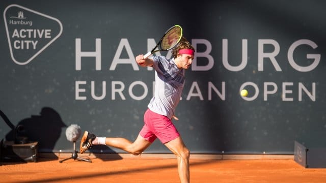 Stefanos Tsitsipas steht bei den Hamburg European Open im Halbfinale. Stefanos Tsitsipas steht bei den Hamburg European Open im Halbfinale.