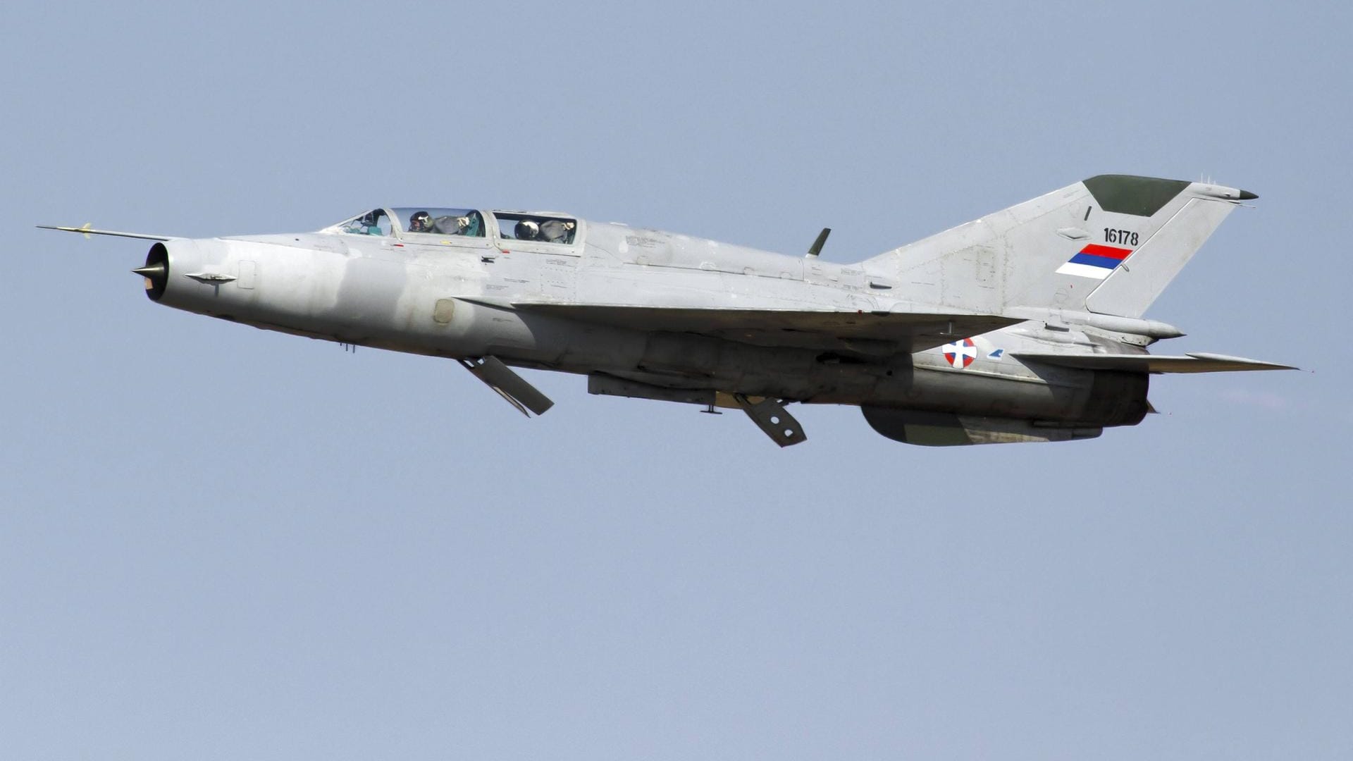 Serbisches Kampflugzeug vom Typ MiG-21: Über den Auftrag der Maschine im Grenzgebiet zu Bosnien-Herzegowina machte das Militär keine Angaben. (Symbolfoto) Serbisches Kampflugzeug vom Typ MiG-21: Über den Auftrag der Maschine im Grenzgebiet zu Bosnien-Herzegowina machte das Militär keine Angaben. (Symbolfoto)