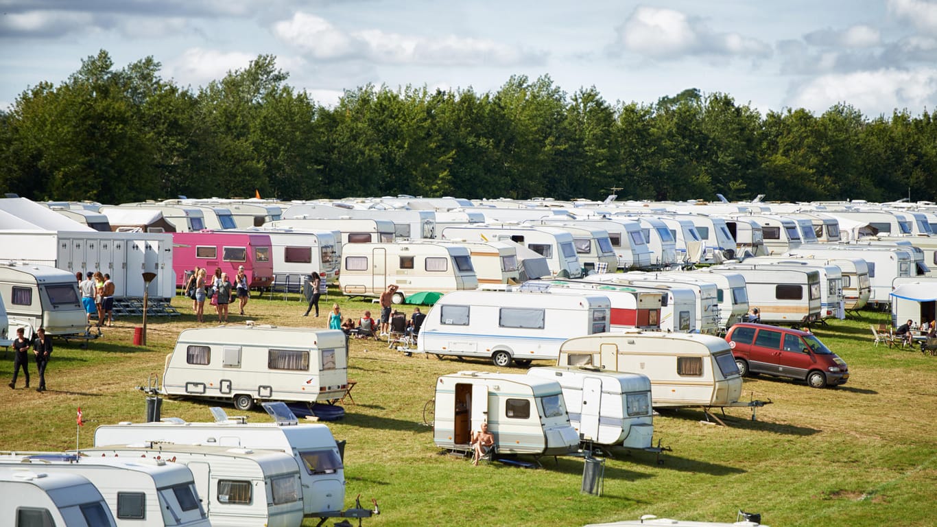 Camping: Im Hinblick auf die Gesamtbilanz ist in den ersten sieben Monaten des Jahres ein Minus von mehr als 20 Prozent auf deutschen Camping- und Wohnmobilstellplätzen zu verzeichnen.