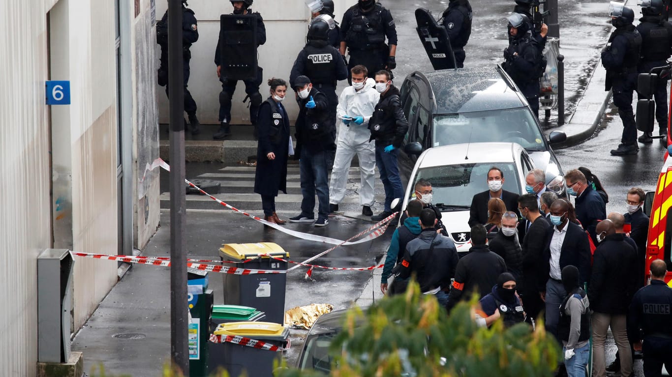 Paris: Bei dem Terror-Angriff sind zwei Menschen verletzt worden.
