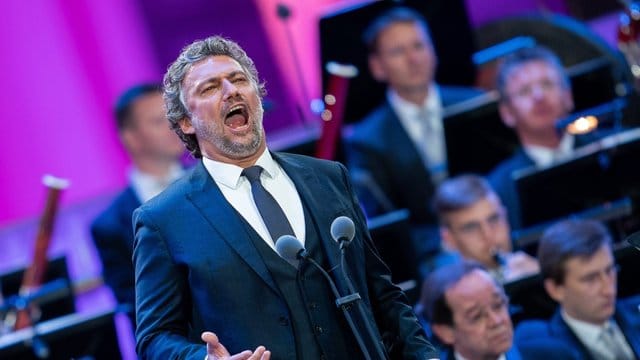 Jonas Kaufmann findet es wichtig, dass der Nachwuchs direkt in einen Opernsaal oder ein Konzerthaus gebracht werden sollte. Jonas Kaufmann findet es wichtig, dass der Nachwuchs direkt in einen Opernsaal oder ein Konzerthaus gebracht werden sollte.