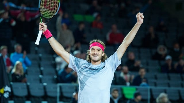 Stefanos Tsitsipas bejubelt seinen Finaleinzug.