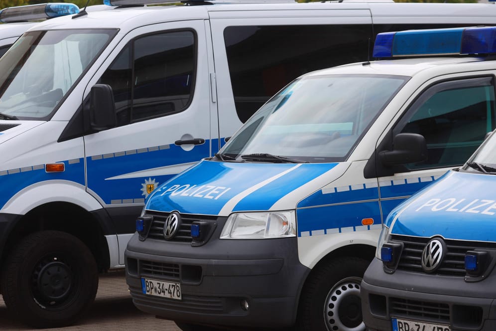 Polizei in Magdeburg: Rund 140 Beamte waren im Einsatz, um eine illegale Sportveranstaltung der rechtsextremen Szene aufzulösen. (Symbolbild)