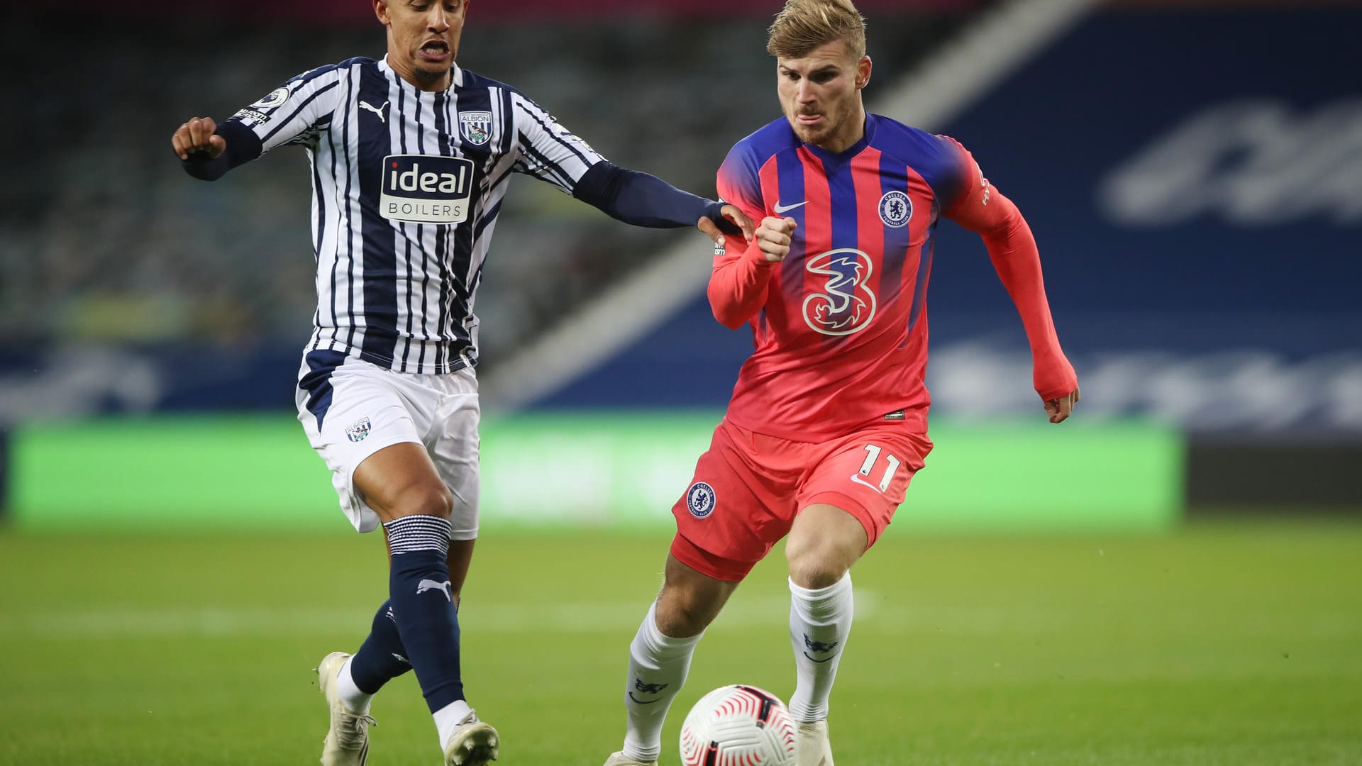 Premier League: Timo Werner (re.) und der FC Chelsea tun sich bei Aufsteiger West Bromwich Albion schwer.