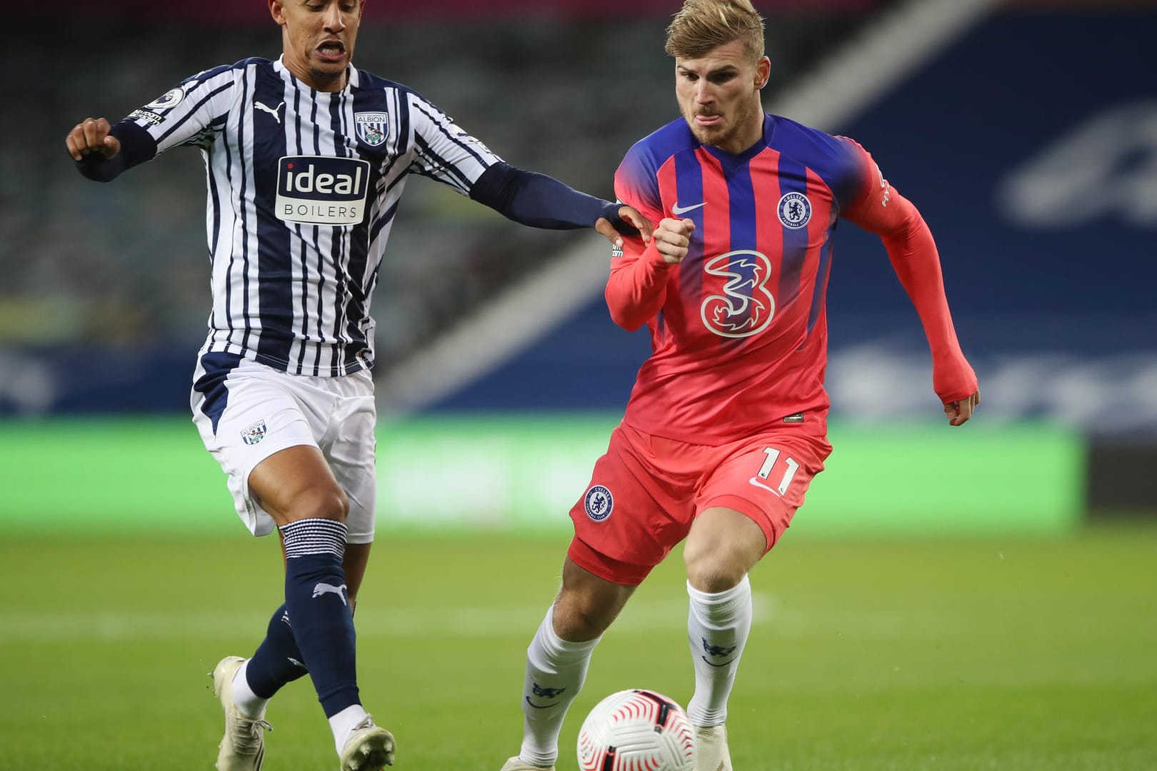 Premier League: Timo Werner (re.) und der FC Chelsea tun sich bei Aufsteiger West Bromwich Albion schwer.