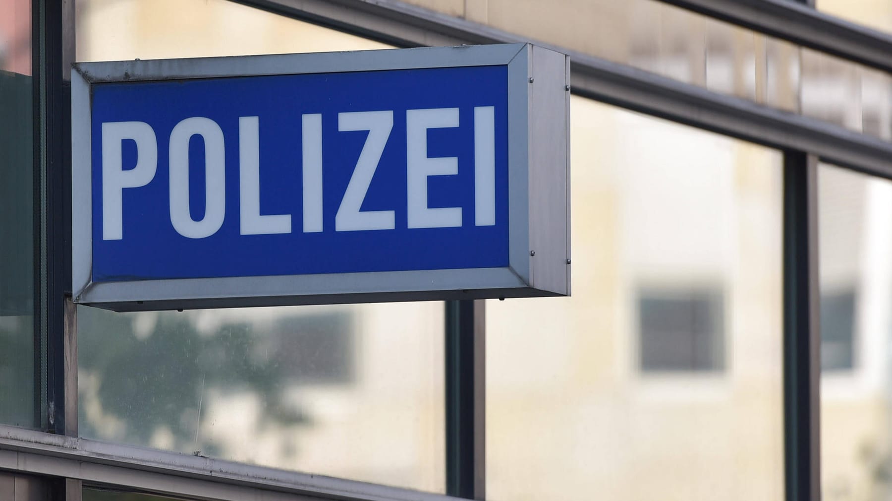 Verfassungsschutz: 350 Rechtsextremismus-Verdachtsfälle Bei Polizei & Co.