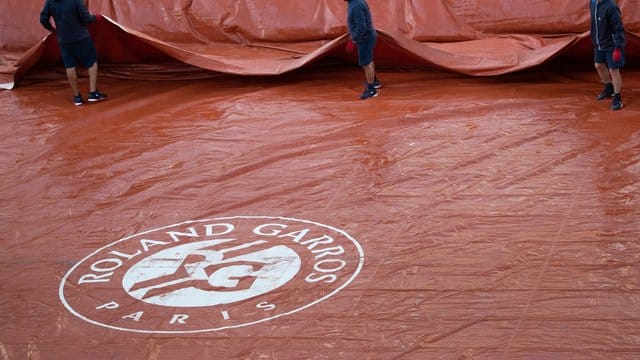 Kälte und Regen bei den French Open.