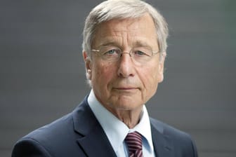Wolfgang Clement: Er war von 1998 bis 2002 Ministerpräsident von Nordrhein-Westfalen.