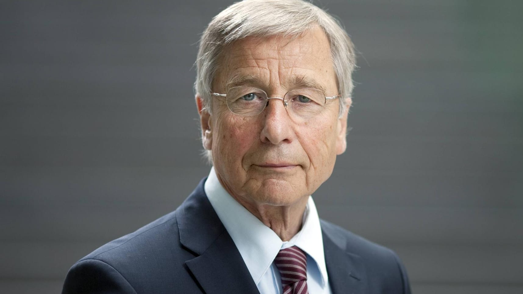 Wolfgang Clement: Er war von 1998 bis 2002 Ministerpräsident von Nordrhein-Westfalen.