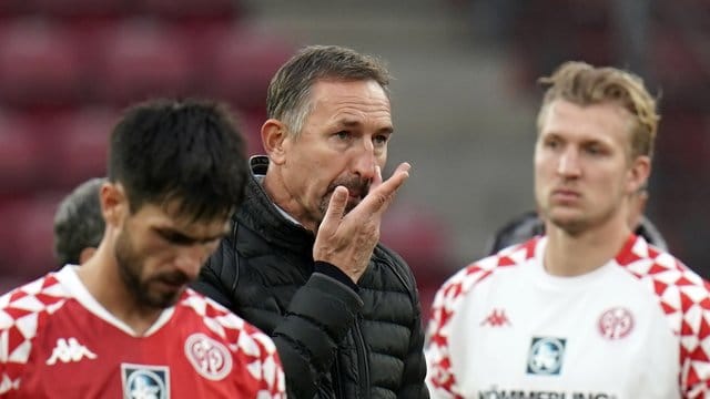 Der Mainzer Trainer Achim Beierlorzer muss möglicherweise um seinen Job bangen. Der Mainzer Trainer Achim Beierlorzer muss möglicherweise um seinen Job bangen.