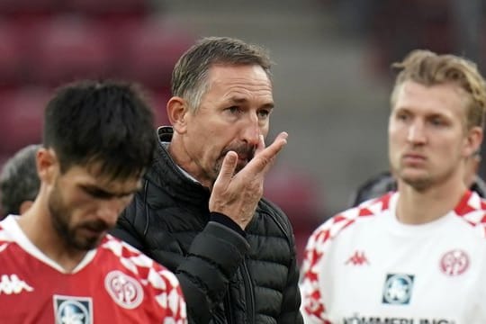 Der Mainzer Trainer Achim Beierlorzer muss möglicherweise um seinen Job bangen.