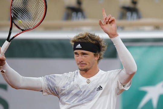 Alexander Zverev setzte sich gegen Dennis Novak glatt in drei Sätzen durch.