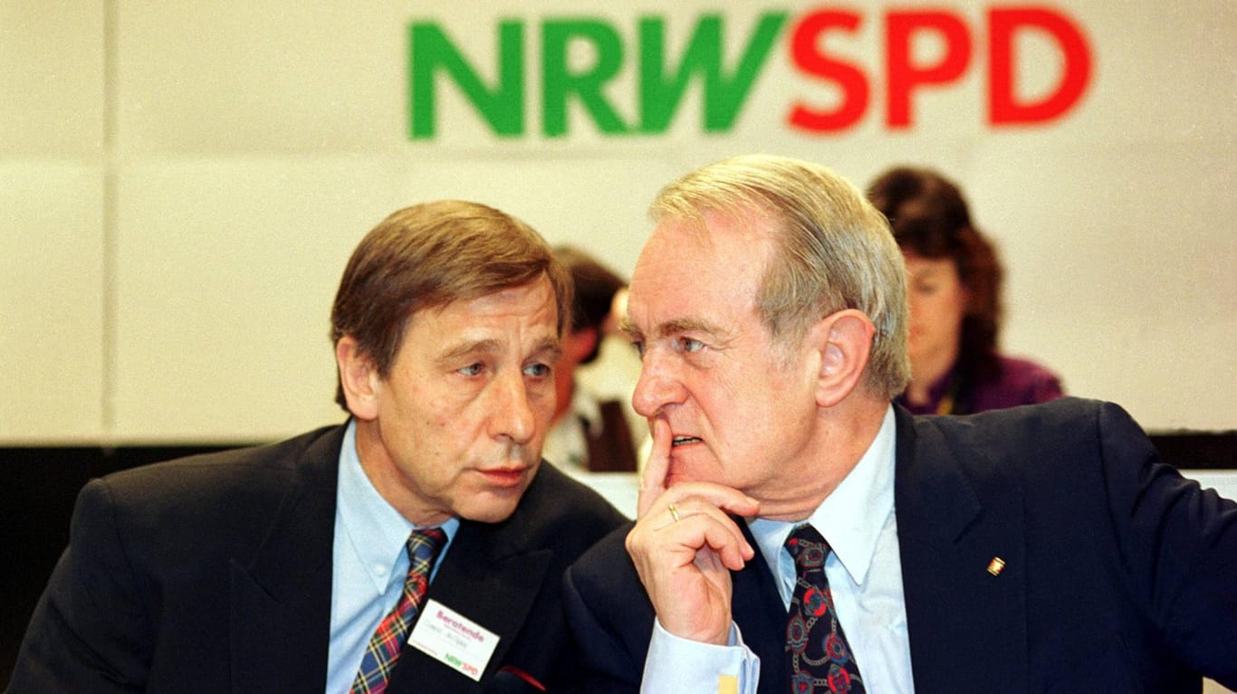 Wolfgang Clement (l.) bei einem SPD-Landesparteitag mit Johannes Rau.