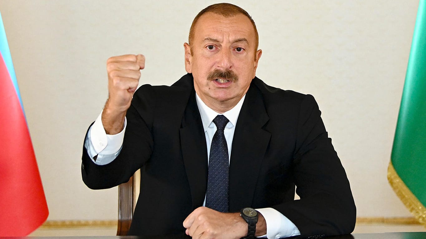 Ilham Alijew, Präsident der Republik Aserbaidschan, hält eine Rede an die Nation. Armenien hat nach Kämpfen mit dem Nachbarland Aserbaidschan in der Konfliktregion Bergkarabach den Kriegszustand ausgerufen.