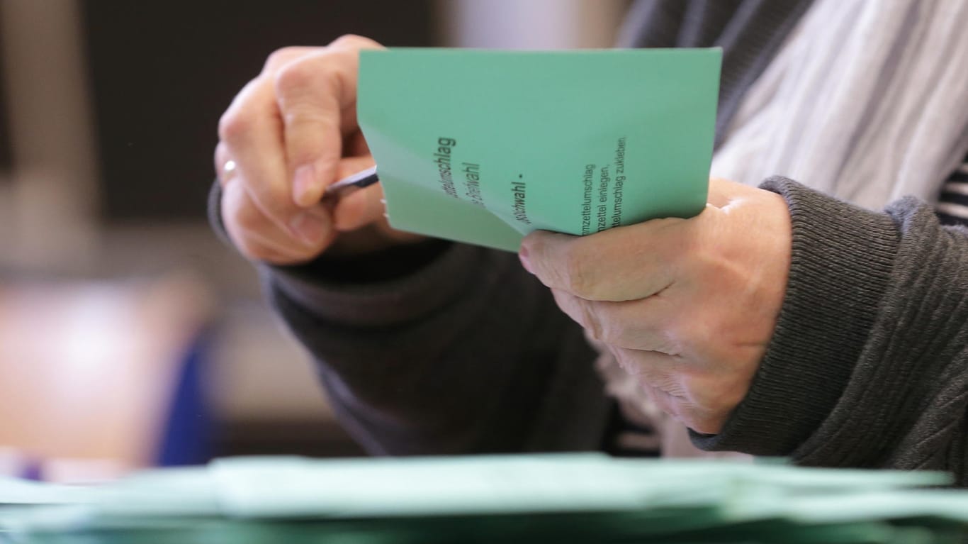 Stimmen der Briefwähler werden ausgezählt: Die Ergebnisse der Stichwahlen in Nordrhein-Westfalen liegen vor.