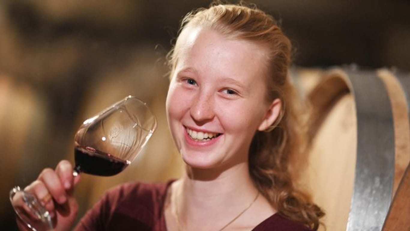 Julia Kiebler ist angehende Winzerin auf dem Weingut Bernhart.