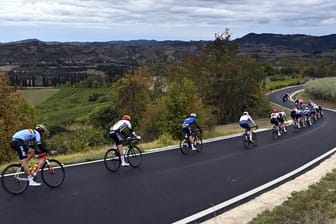 Die Fahrer während des Straßenrennens der Männer-Elite.