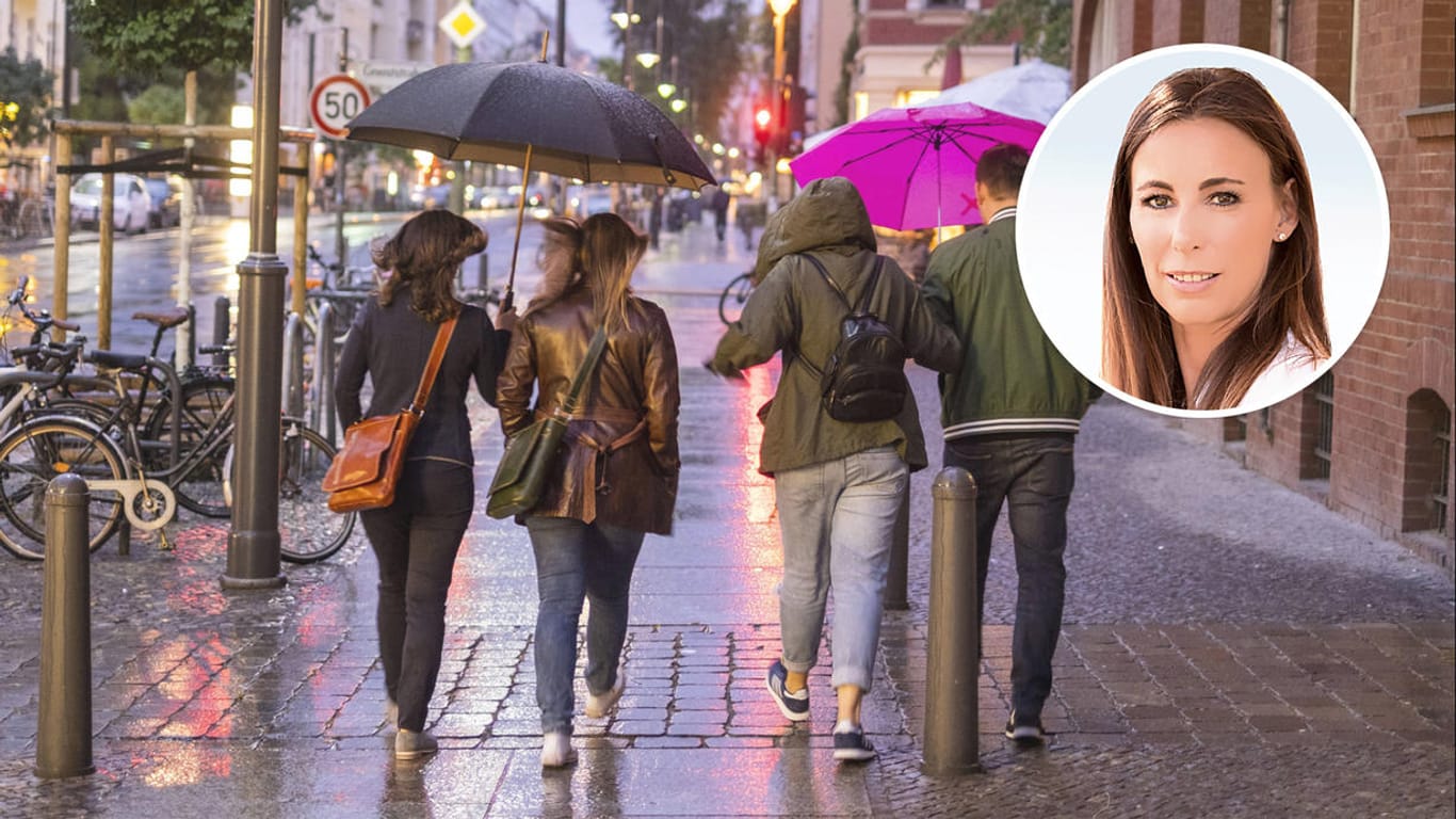 Menschen mit Regenschirmen: In der neuen Woche braucht es die nur noch im Osten der Republik.