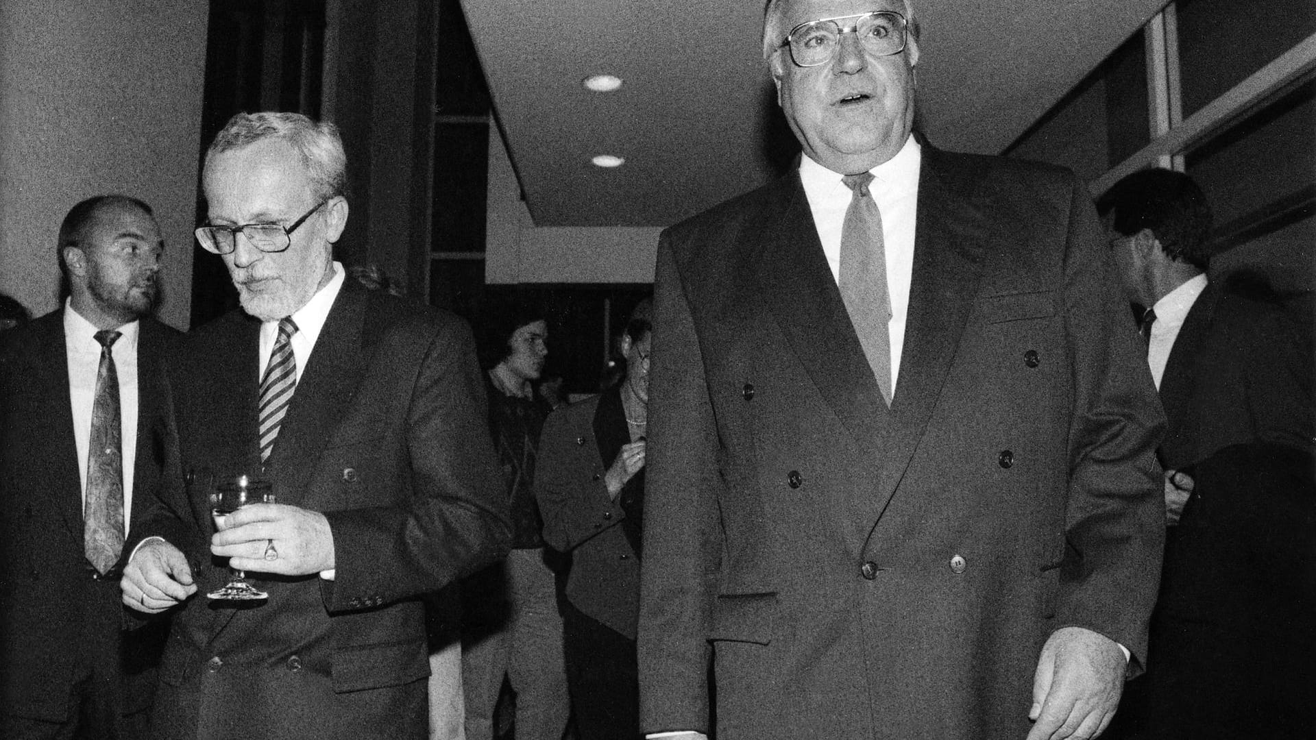 Helmut Kohl (r) und Lothar de Maizière: Der letzte Ministerpräsident der DDR arbeitete später als Anwalt, während Kohl Gesamtdeutschland als Kanzler regierte.