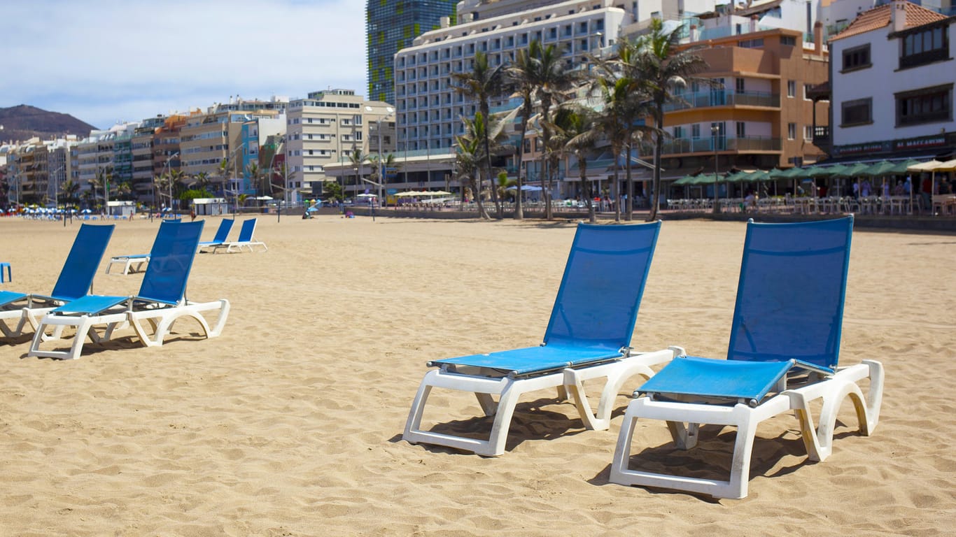 Kanarische Inseln: Der Veranstalter Tui will Kunden die Wahl überlassen, ob sie dorthin reisen – auch wenn es derzeit eine Warnung vor nicht notwendigen, touristischen Reisen nach Spanien gibt.