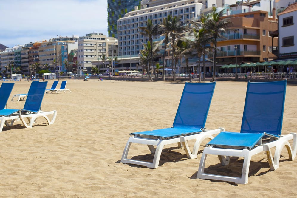 Kanarische Inseln: Der Veranstalter Tui will Kunden die Wahl überlassen, ob sie dorthin reisen – auch wenn es derzeit eine Warnung vor nicht notwendigen, touristischen Reisen nach Spanien gibt.