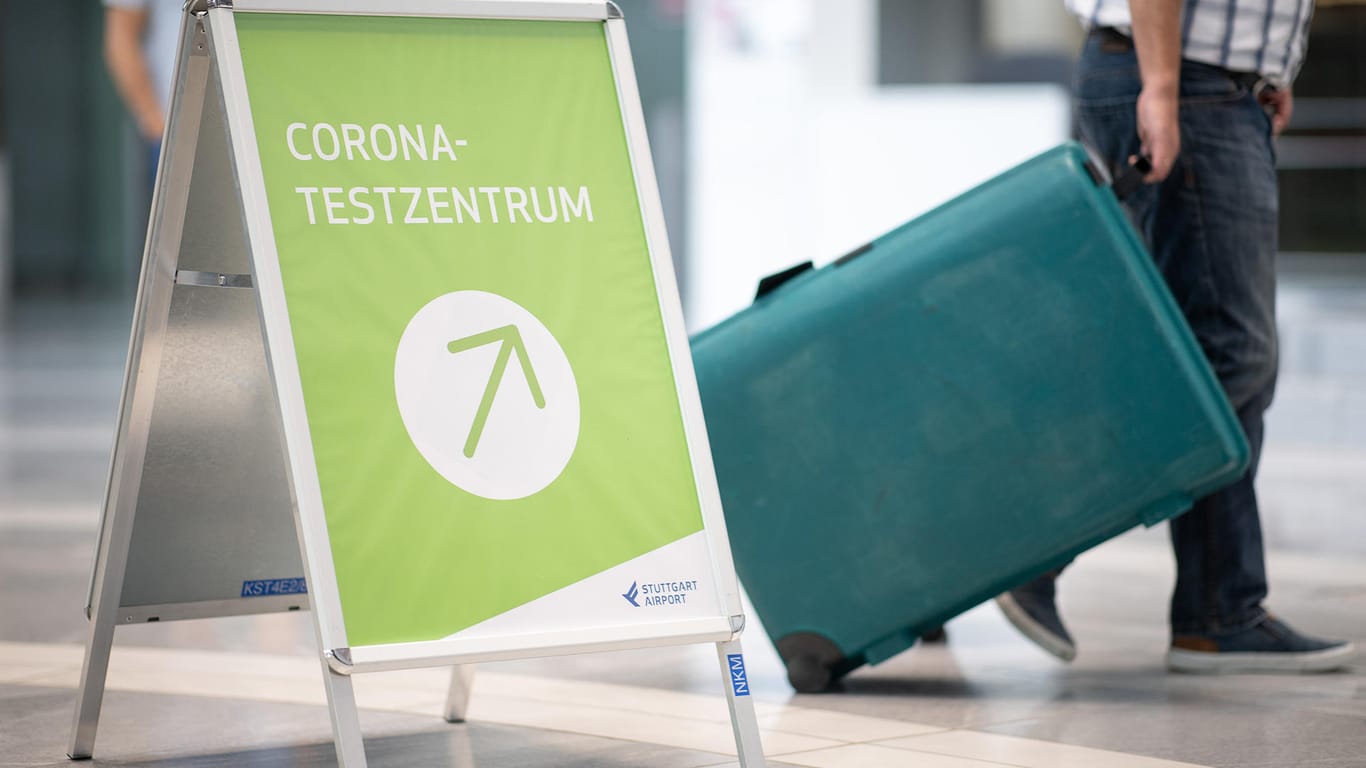 Corona-Testzentrum: Nach dem Urlaub müssen sich einige Reisende auf das Virus testen lassen.