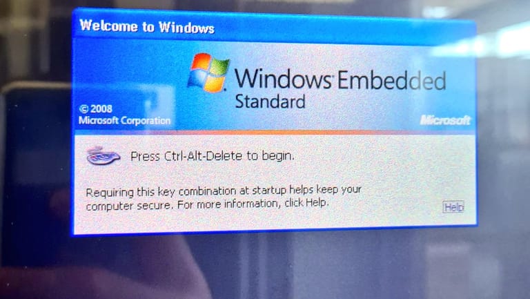 Windows Embedded: Diese veraltete Windows-Version läuft auf den Fahrstühlen des BER.