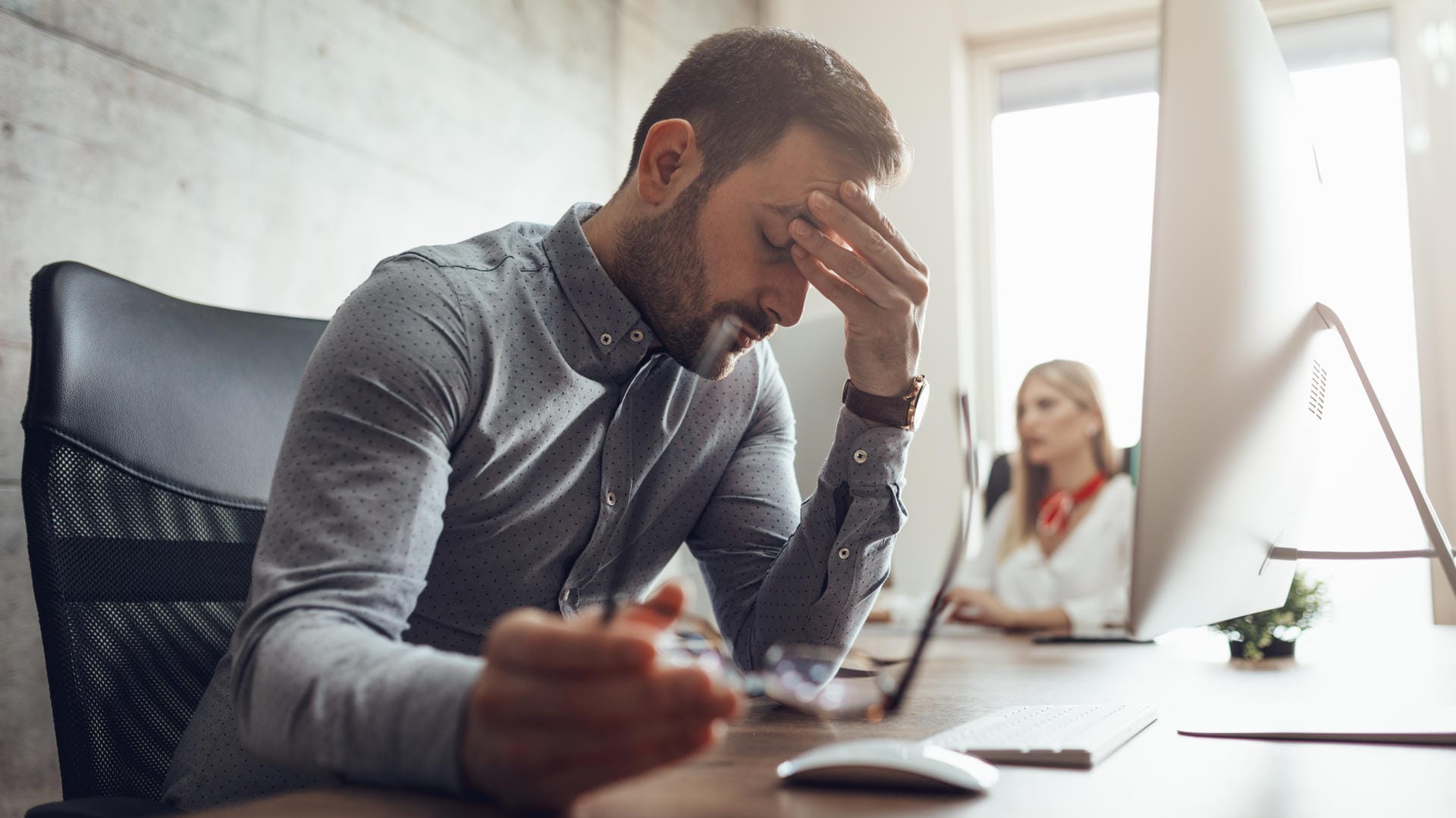 Arbeit: Wenn ein Team von Fehlzeiten Einzelner betroffen ist, sollte es vermeiden, eigenständig mit dem Kollegen oder der Kollegin darüber zu sprechen Arbeit: Wenn ein Team von Fehlzeiten Einzelner betroffen ist, sollte es vermeiden, eigenständig mit dem Kollegen oder der Kollegin darüber zu sprechen